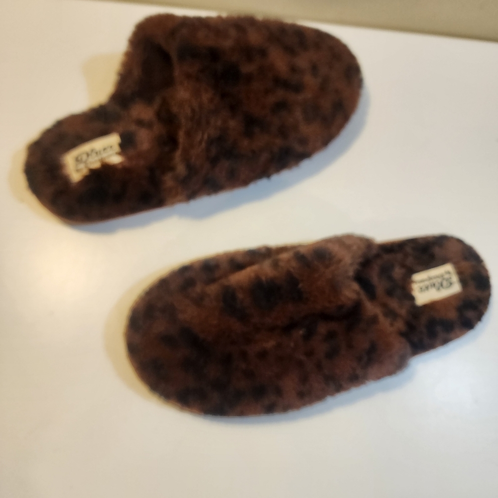Deluxe By Dearfoams Brown Furzy leopard print slippers